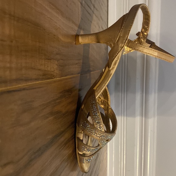 tan bedazzled heels - Picture 3 of 3